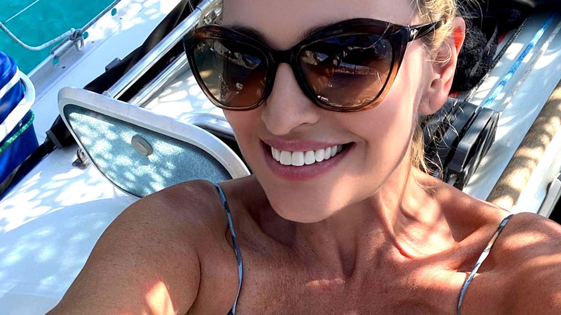 Ainhoa Arteta despide el verano en plena forma a bordo de un velero: 'Hace un año no podía ni caminar'