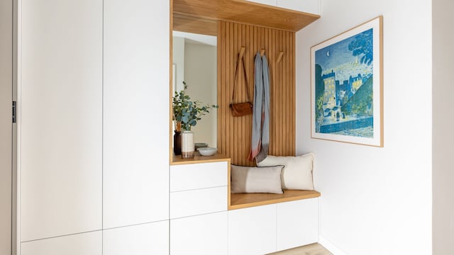 Recibidor con mueble a medida