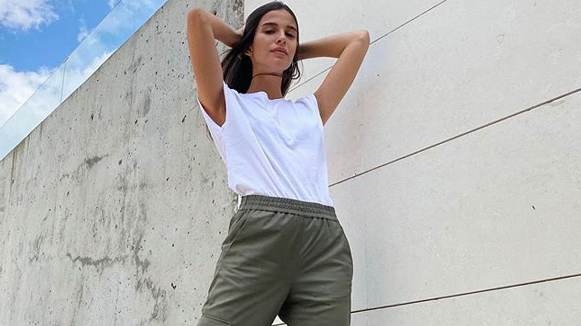 Los primeros looks premamá de Sandra Gago: minimalismo y prendas con truco