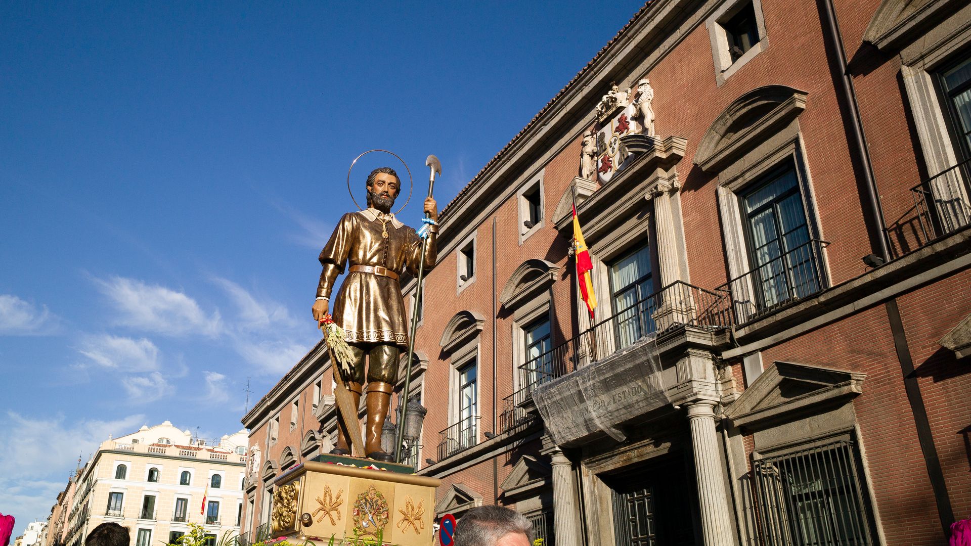 Imagen de San Isidro durante una procesión en su honor