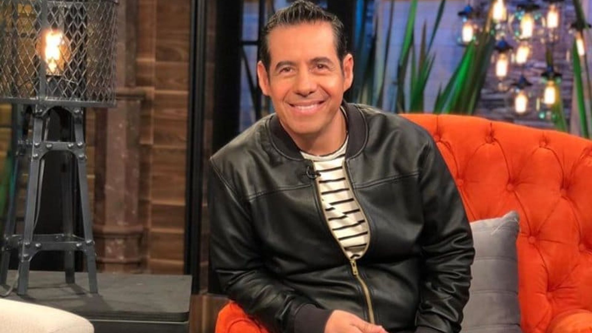 Conmovido, Yordi Rosado celebra los 15 años de su hijo mayor