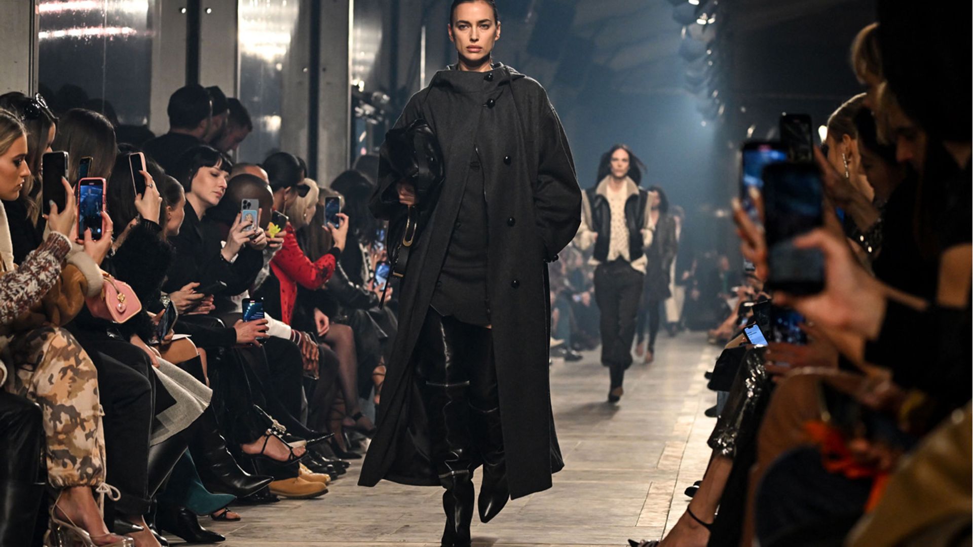Irina Shayk representa la feminidad entendida por Isabel Marant en París