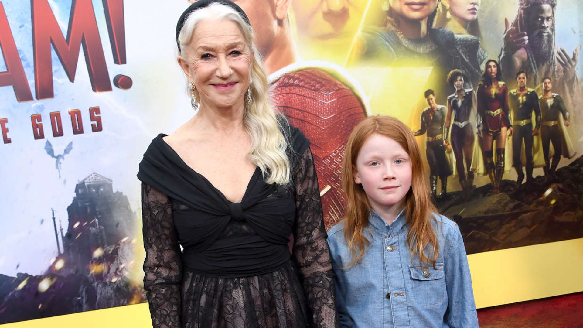 Helen Mirren se lleva a su nieto Basil al estreno de su última película
