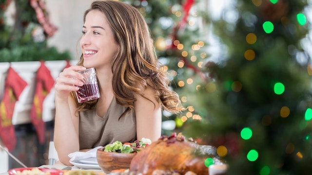 mujer comida navidad