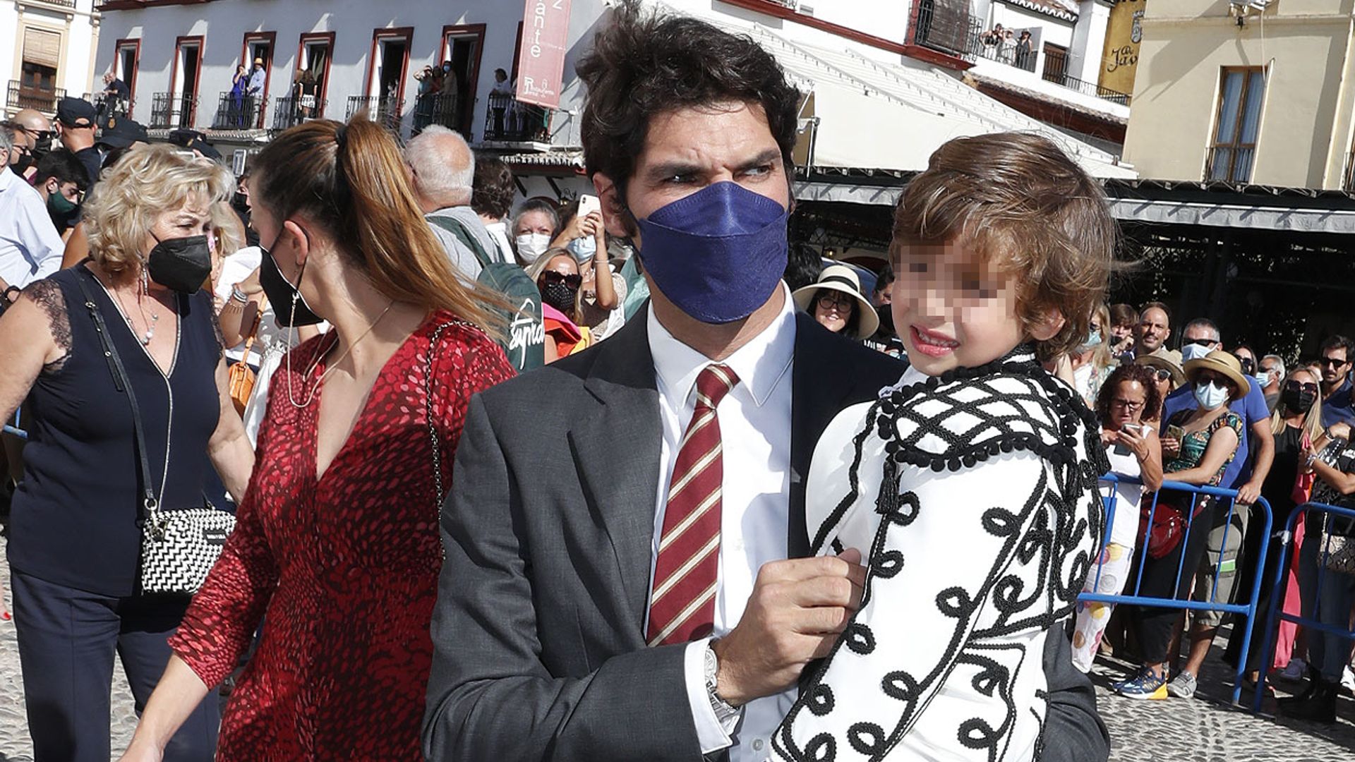 El mensaje de Cayetano Rivera a su sobrina antes de disfrutar en la plaza con su 'minitorero'