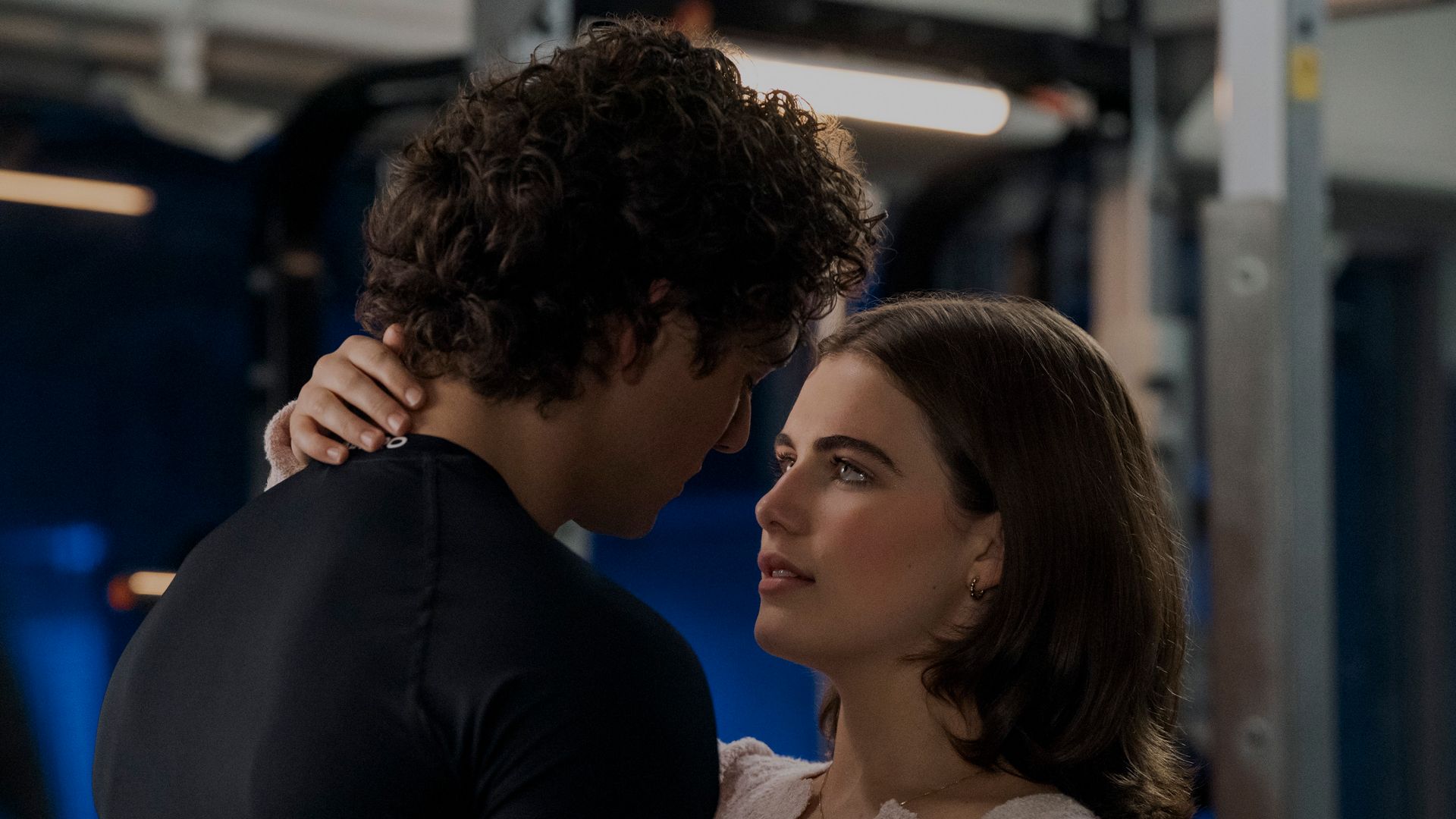 Garrett (Belmont Cameli) y Hannah (Ella Bright) en 'OFF CAMPUS' 
Photo: Liane Hentscher/ Prime
© AMAZON CONTENT SERVICES LLC