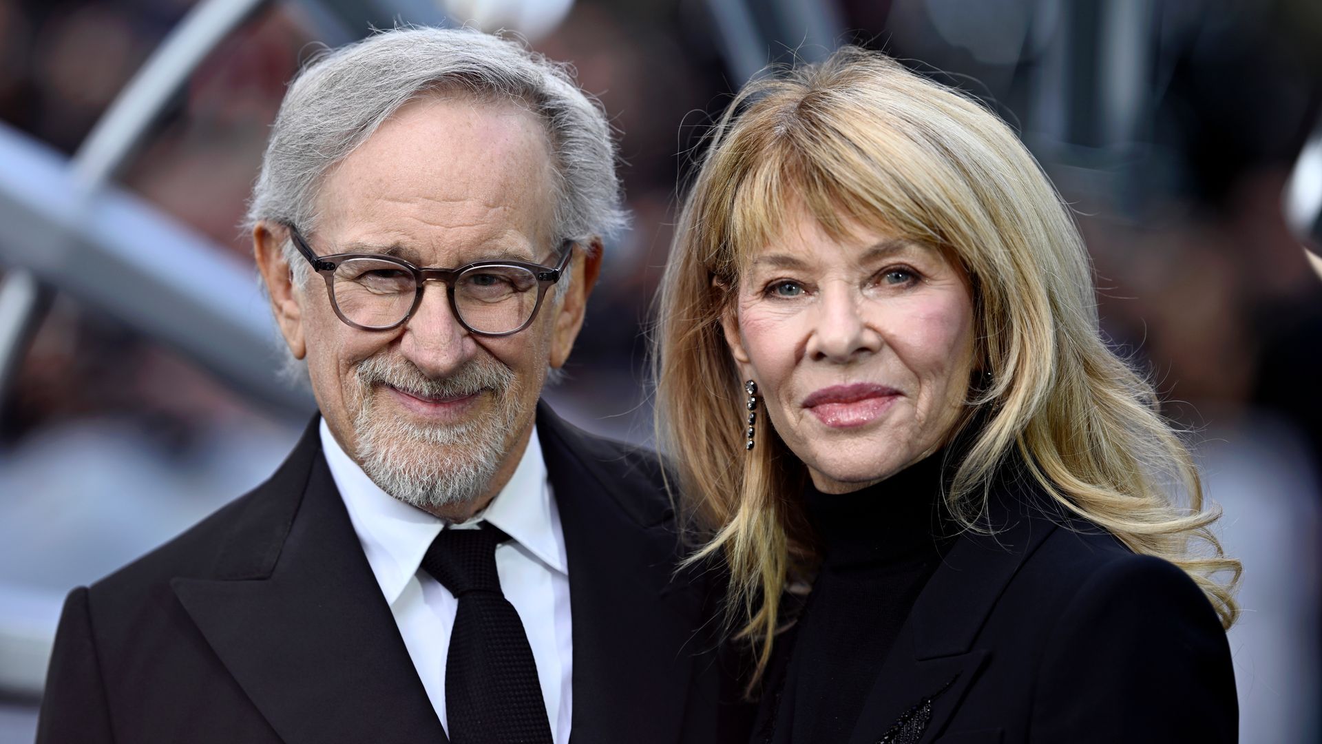 Steven Spielberg y Kate Capshaw se conocieron durante el rodaje de Indiana Jones y el templo maldito y desde entonces forman una de las parejas más sólidas y discretas de Hollywood