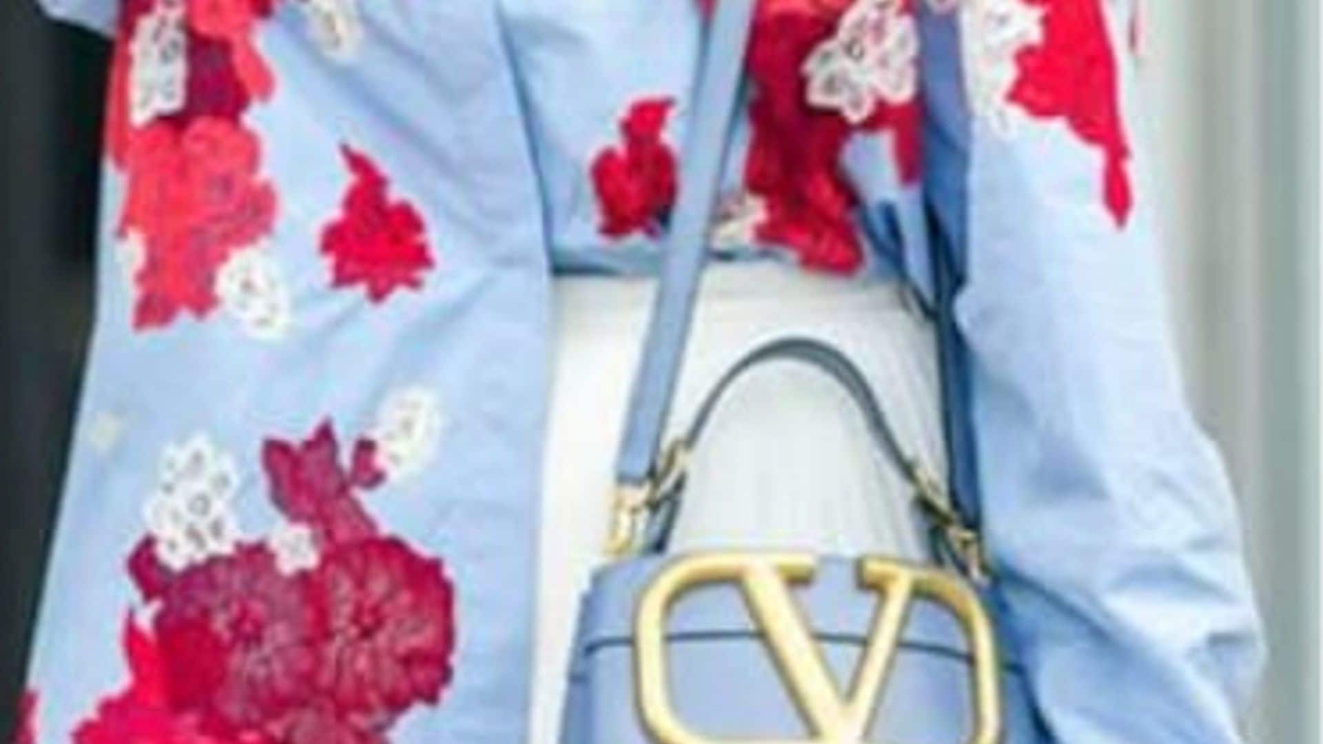 El dueto perfecto de verano: el rojo y el azul compiten por ser el color favorito para tus complementos