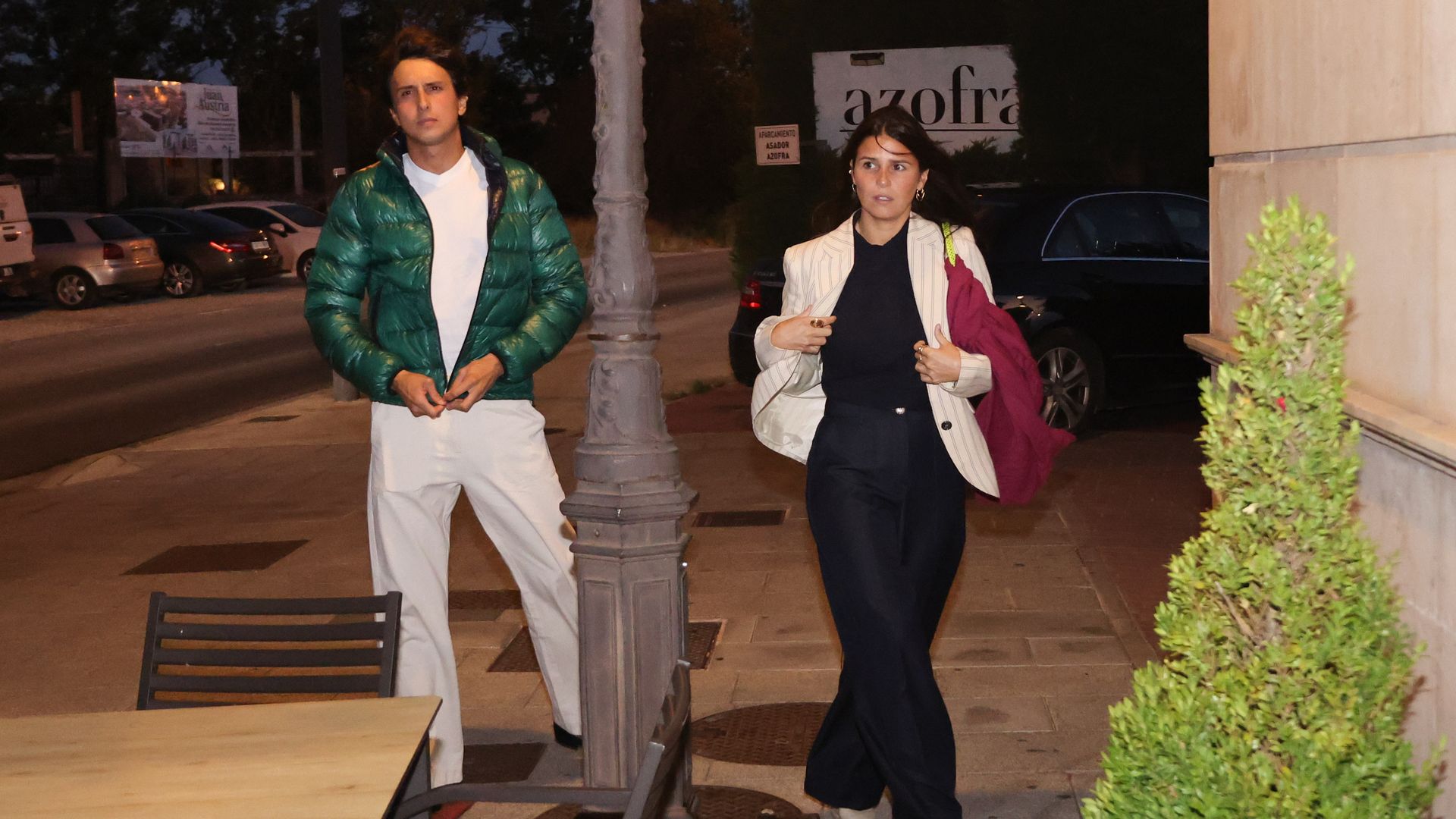 Cayetana Rivera y Roca Rey entrando en el restaurante Casa Azofra (Burgos) el 1 de julio.
