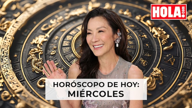 Michelle Yeoh con la rueda del zodiaco detrás 