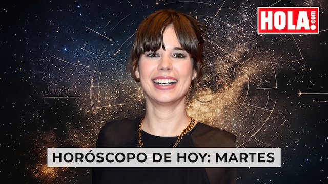 La actriz Laia Costa en primer plano; de fondo, la rueda del zodiaco
