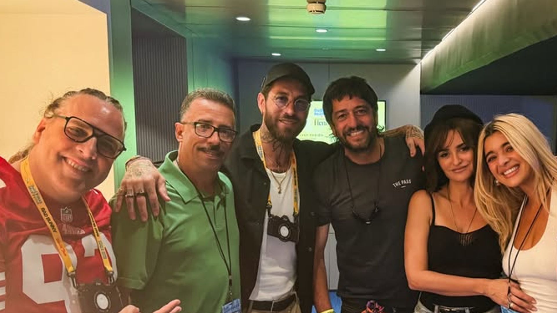 Penélope Cruz vuelve al concierto de Bad Bunny y disfruta de