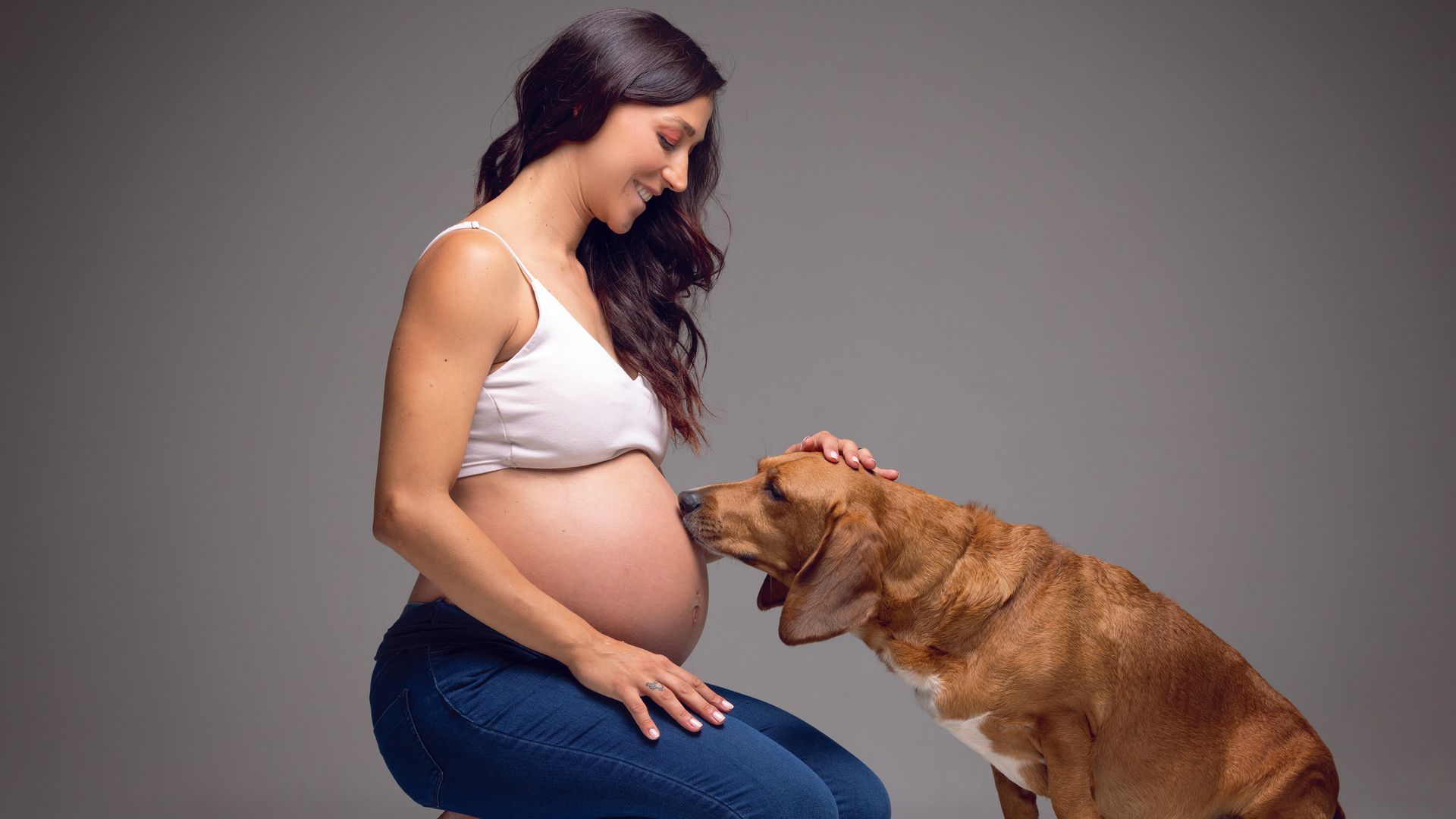 Emilio Cuenca, fotógrafo de perros en Madrid. Mujer embarazada y su perro.
