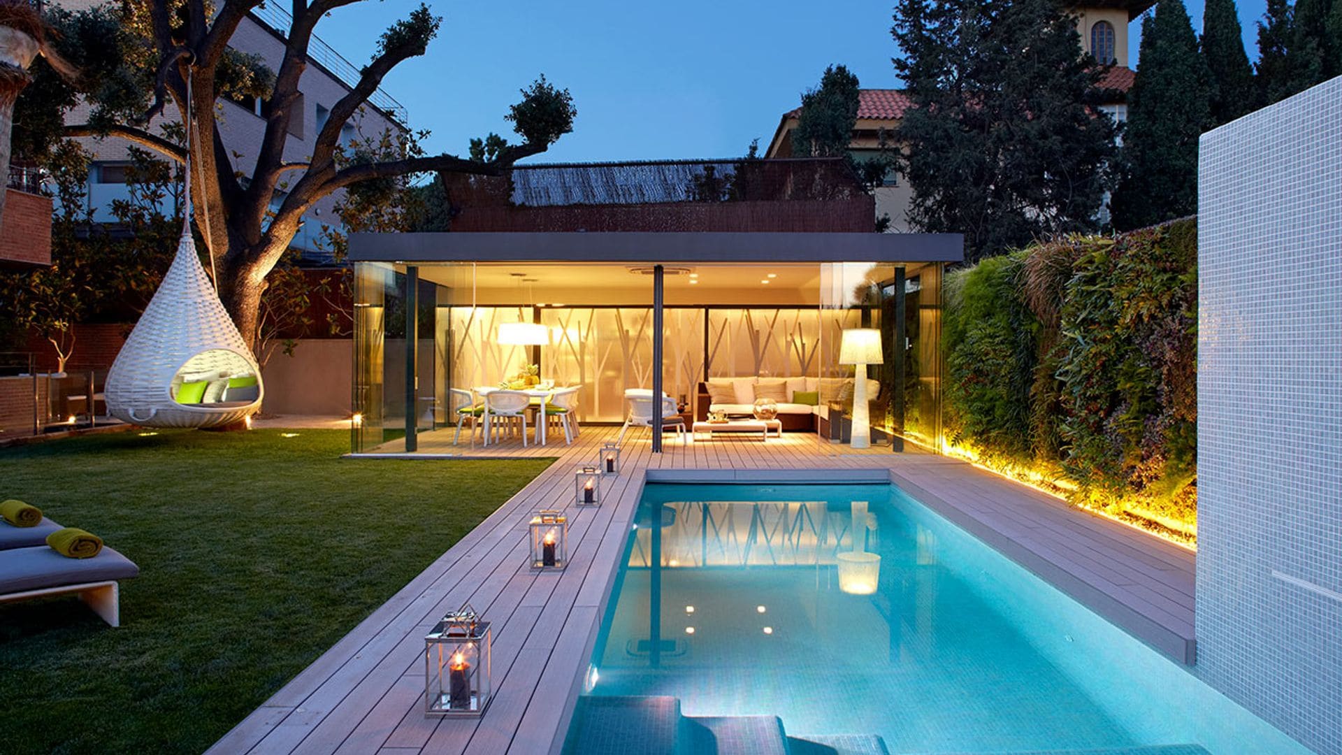 ¡Y se hizo la luz fuera! Estas son las terrazas y jardines mejor iluminados