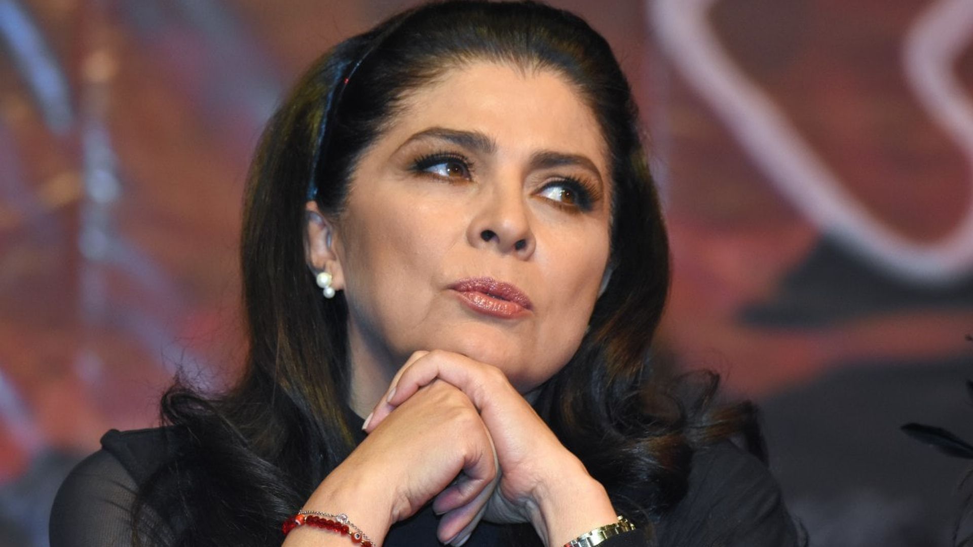 Victoria Ruffo revela por qué fue vista en silla de ruedas en el ...