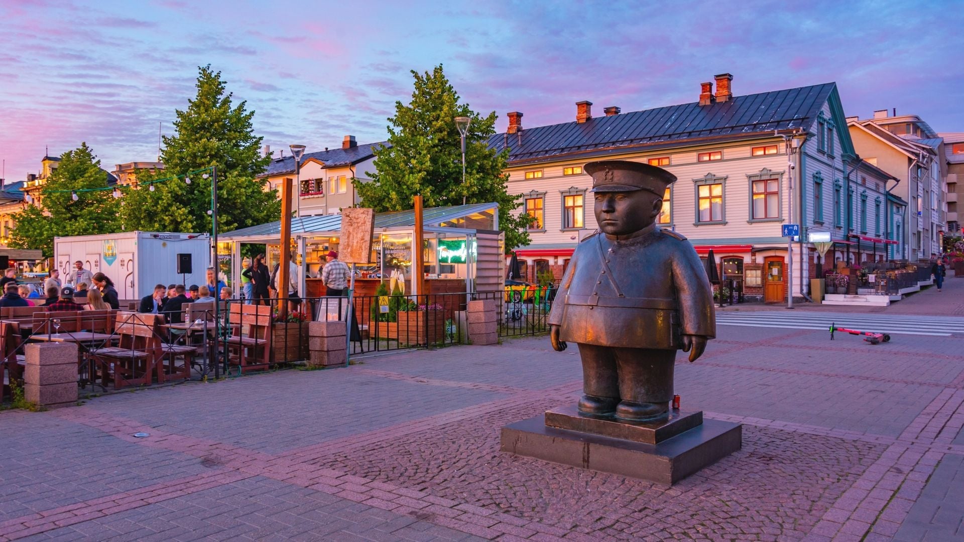 Escultura de Toripolliisi, Oulu, Finlandia