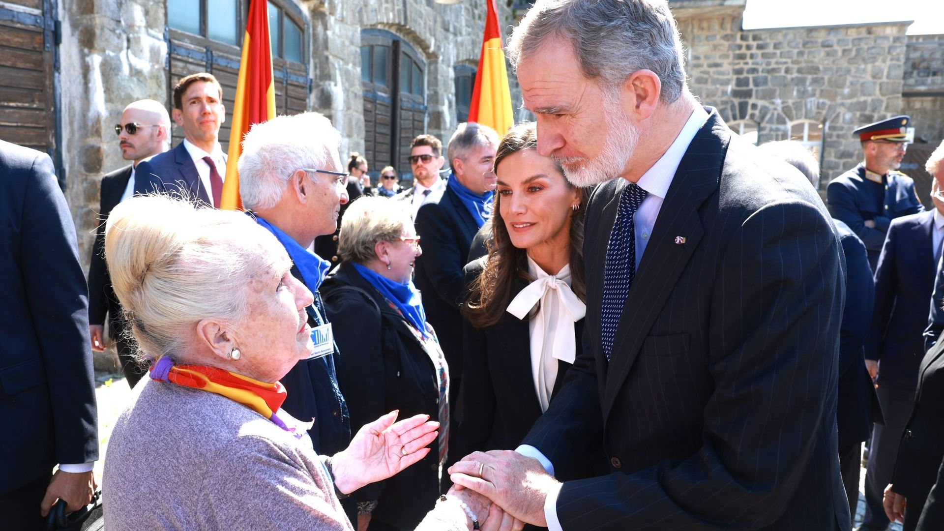 Los reyes Felipe y Letizia recuerdan a los españoles que perdieron la vida en Mauthausen 
