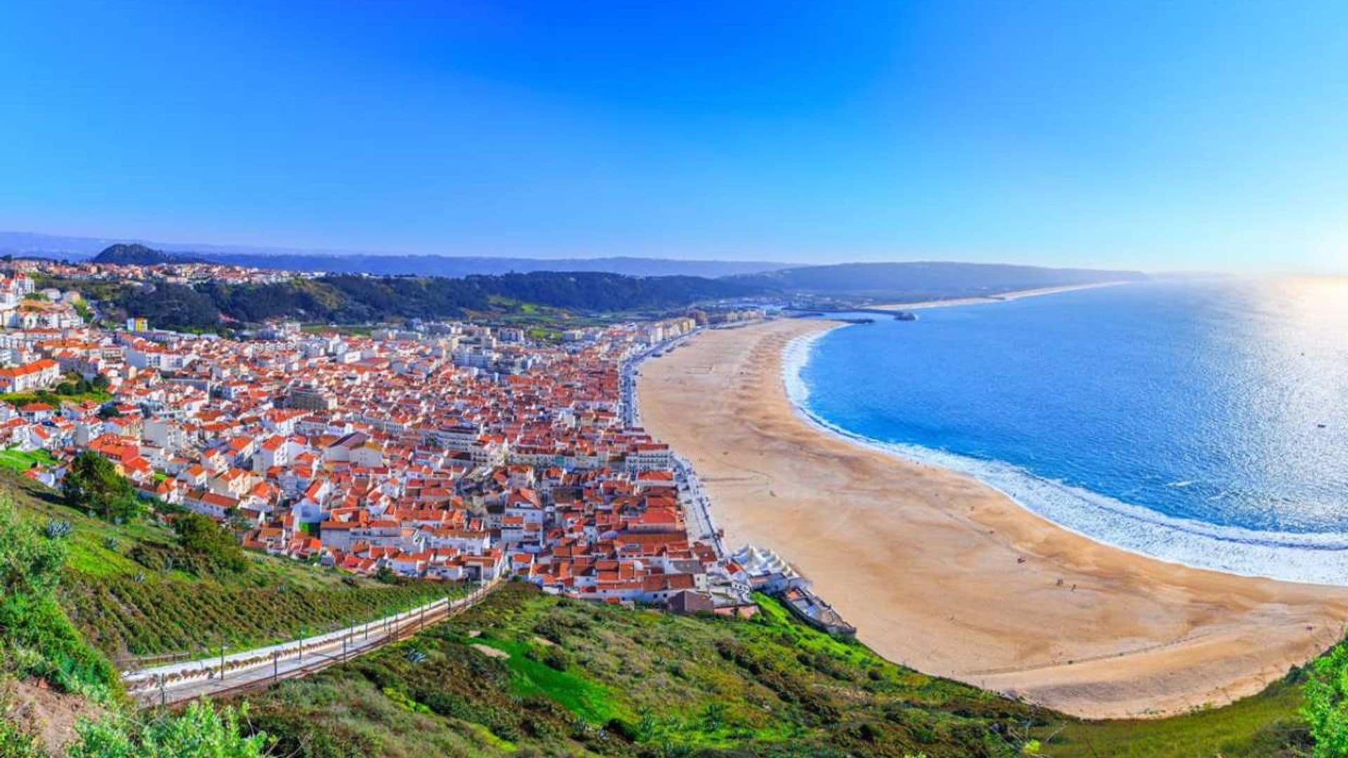 Surf y glamping en Nazaré, el destino de moda de Portugal