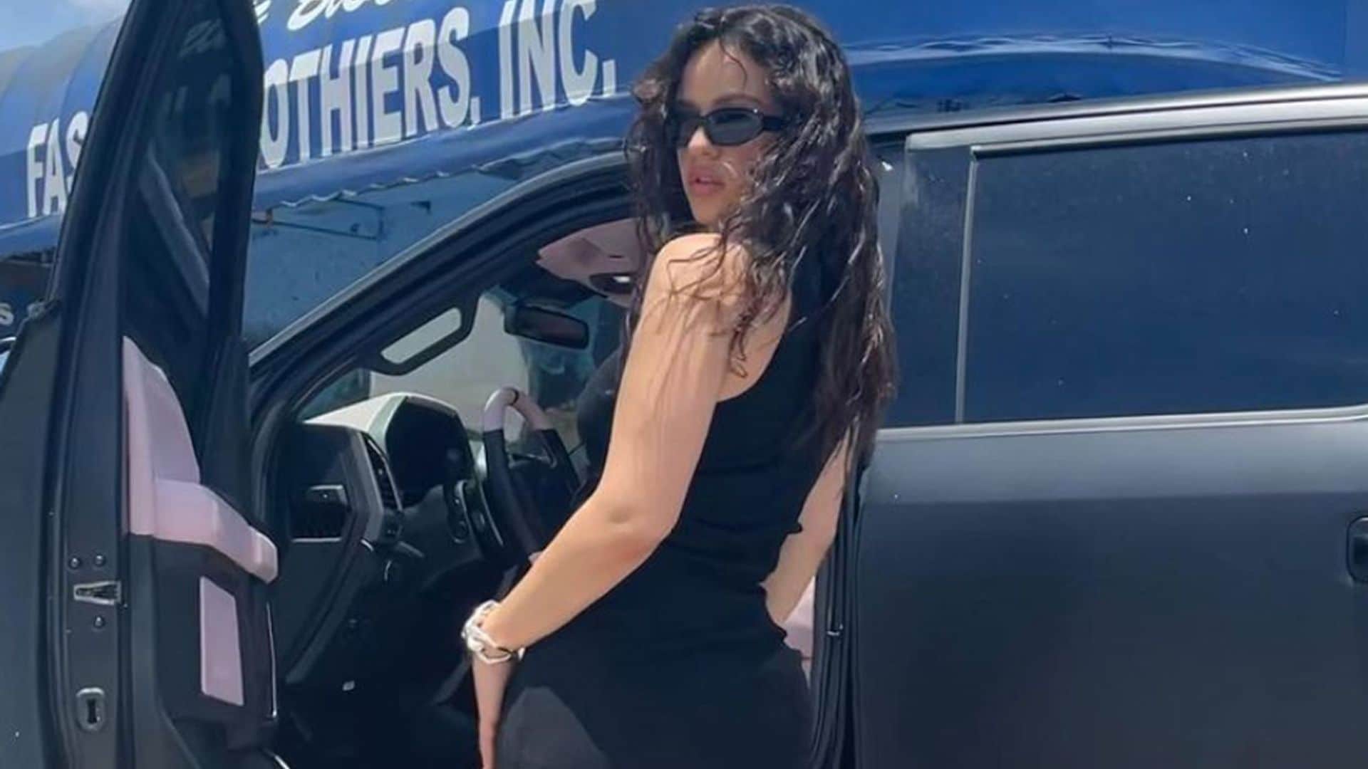 Rosalía muestra al detalle su nuevo coche personalizado y deja a sus fans boquiabiertos