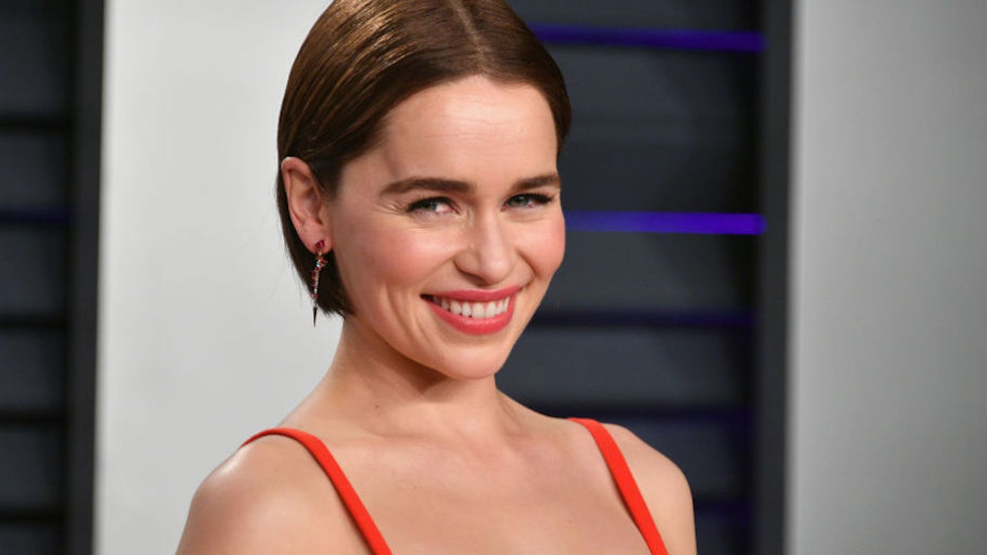 El 'beauty secret' de Emilia Clarke que guarda... ¿en la nevera?