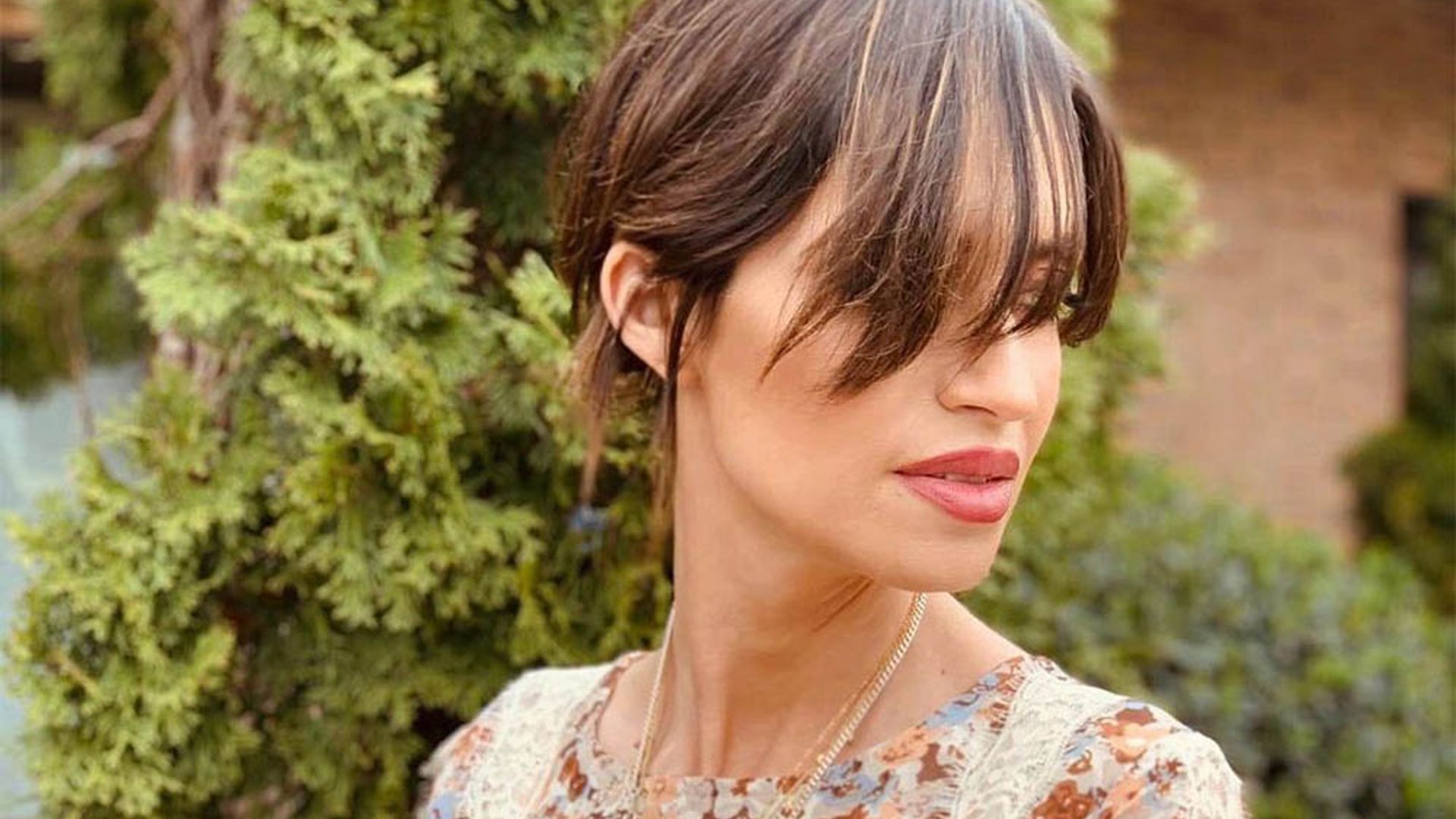 ¿Un minivestido ancho que hace tipazo? Sí, si es como el de Sara Carbonero