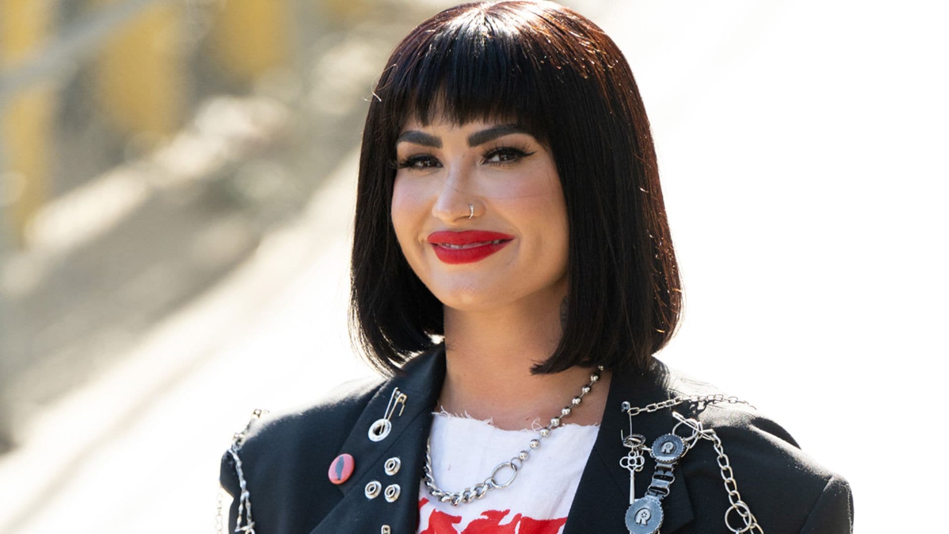 Demi Lovato cambia de look para disimular las secuelas de un accidente doméstico