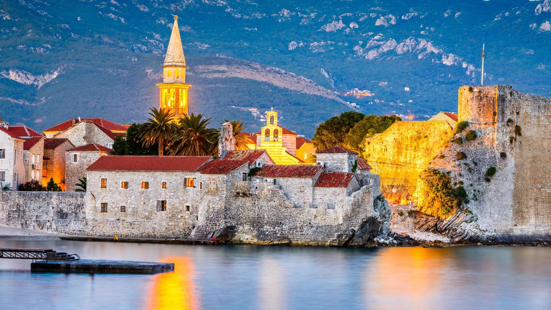 Atardecer en Budva, Montenegro, junto al Adriático