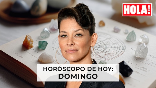 Evangeline Lilly con la rueda del zodiaco detrás 