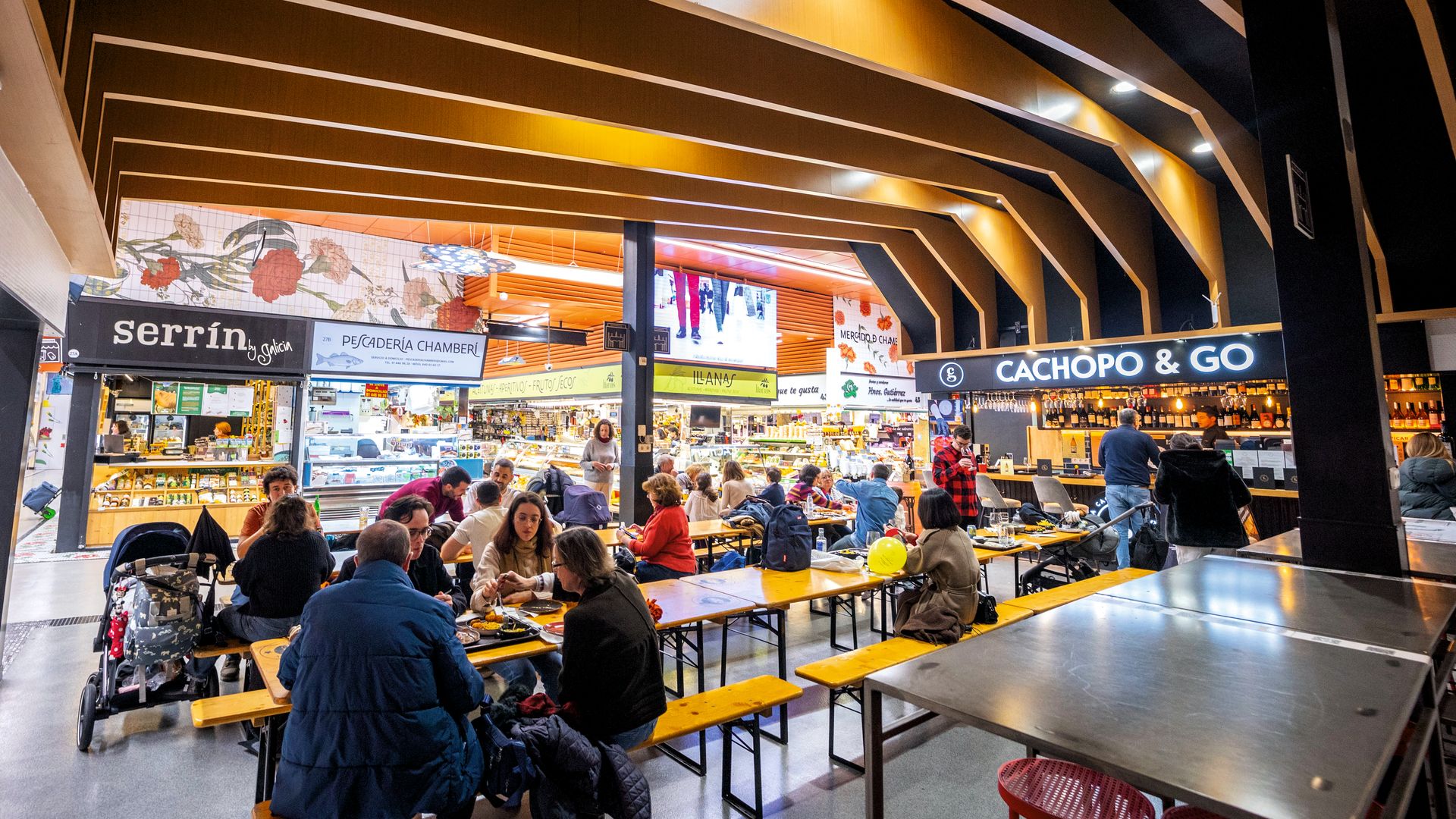 Zona gastro del Mercado de Chamberí en Madrid