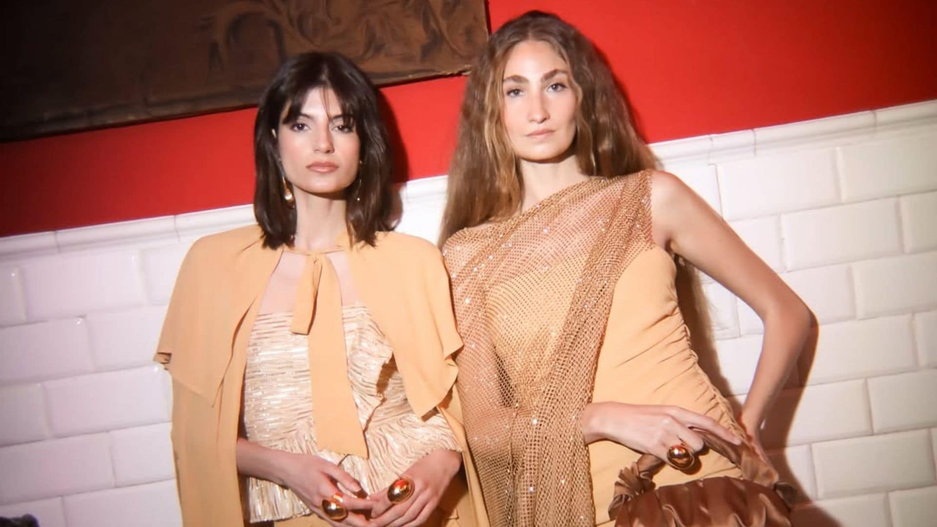 Parece un conjunto, pero en realidad es un vestido: descubre el look con truco de las invitadas más elegantes