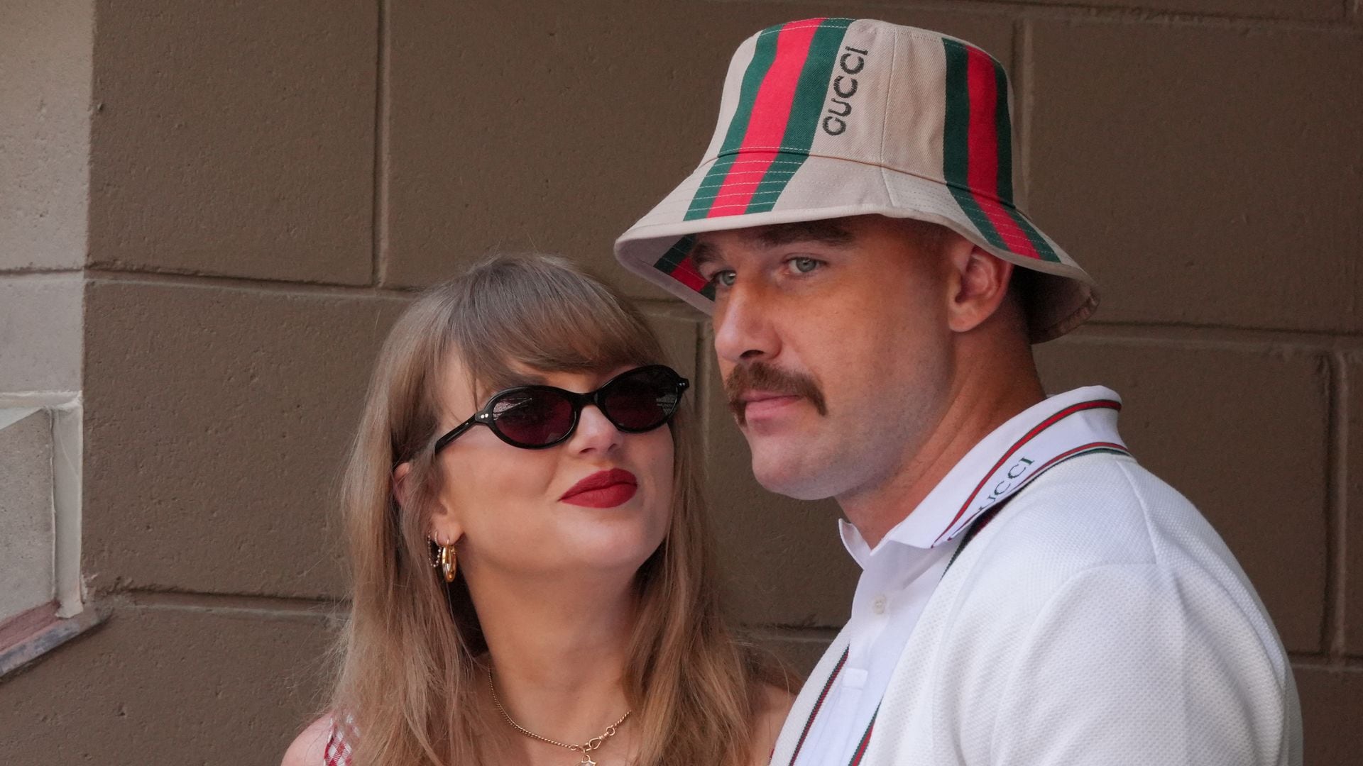 Taylor Swift y Travis Kelce attend the men's final match between Italy's Jannik Sinner and USA's Taylor Fritz    