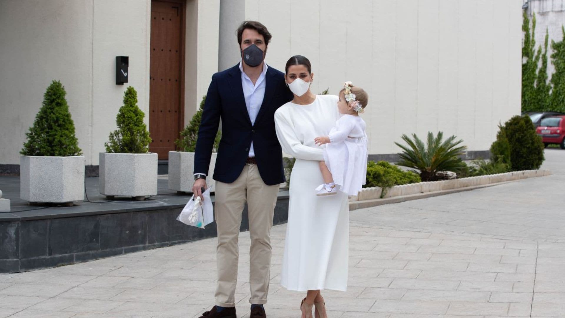 Los invitados, los padrinos, las anécdotas más divertidas... Así ha sido el bautizo de la hija de Elena Tablada y Javier Ungría