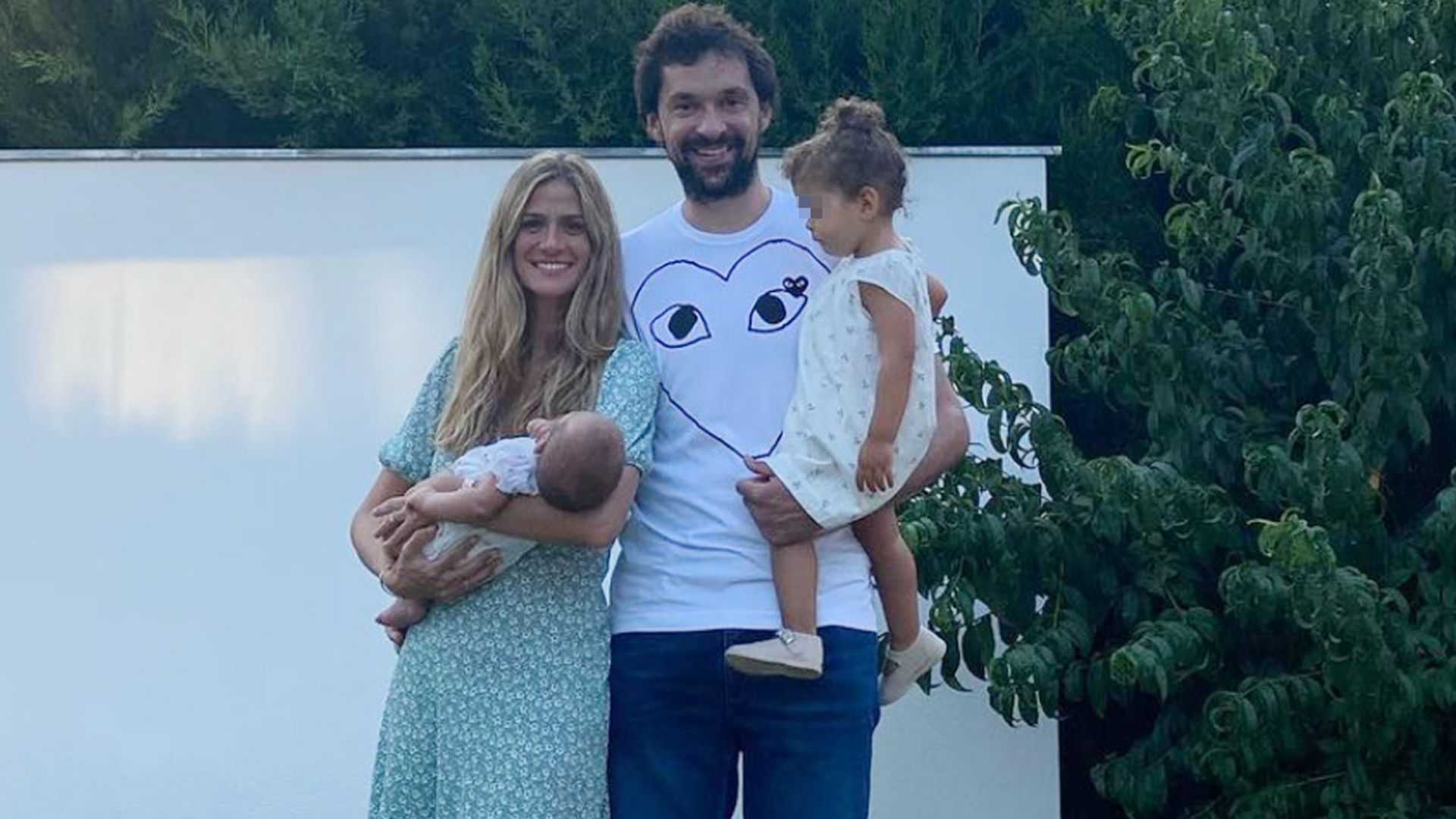 Olivia y Gabriela, protagonistas del posado familiar de Sergio Llull en su 33º cumpleaños