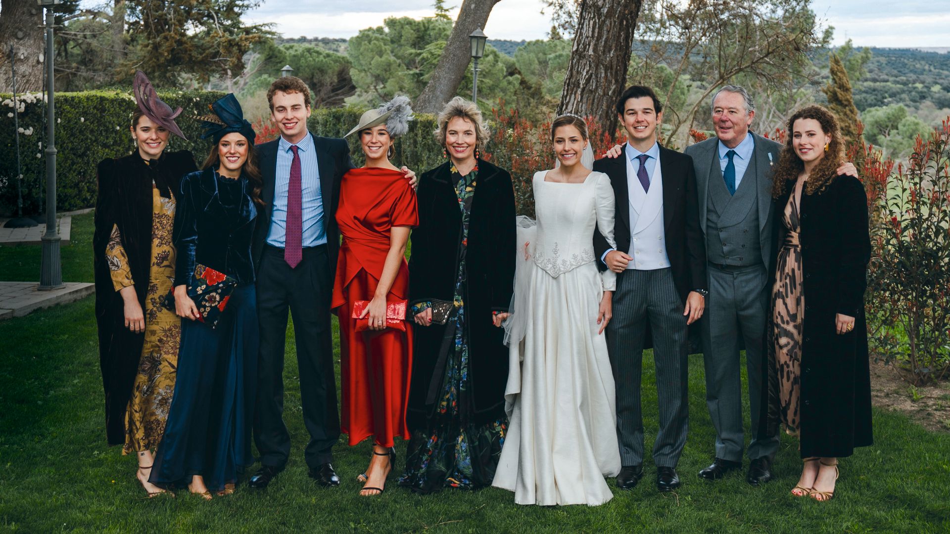 De izquierda a derecha, Irene y Ana Michavila, Gaspar Mora Figueroa (hijo de Alejandra Salinas), Beatriz Michavila, Alejandra Salinas, los recién casados, José María Michavila y Dagmar Mora Figueroa, la otra hija de Alejandra