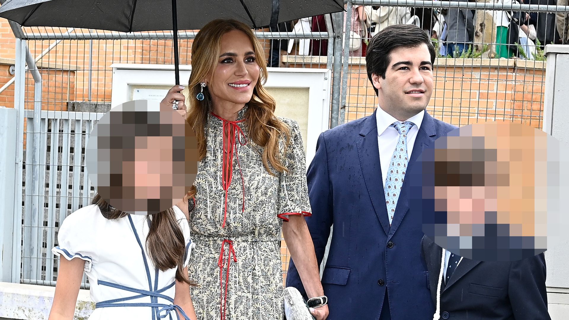 Gema Ruiz junto a sus hijos en la comunión del pequeño Juan, el 9 de mayo de 2026, en Madrid