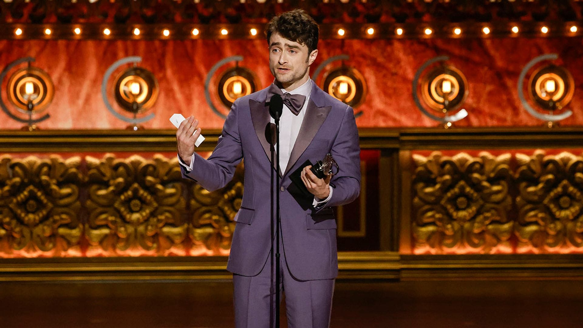 El momento estelar de Daniel Radcliffe (Harry Potter) al declararle su amor a su pareja en plena gala
