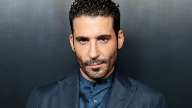 Primer plano de Miguel Angel Silvestre en los Premios Esquire Hombres de Año 2022