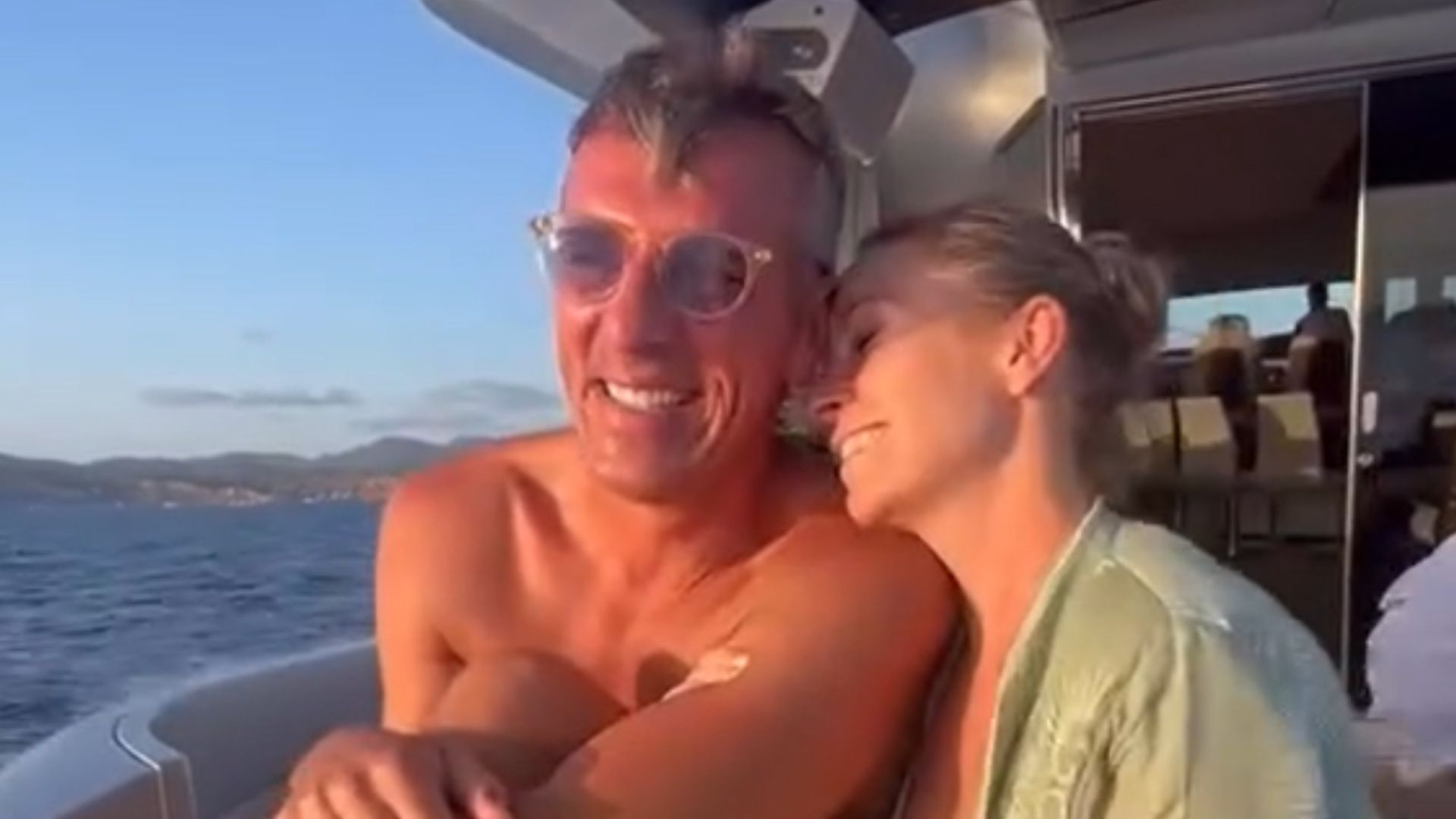 El vídeo más romántico de Joaquín Prat y su novia, Alexia Pla, a bordo de un barco