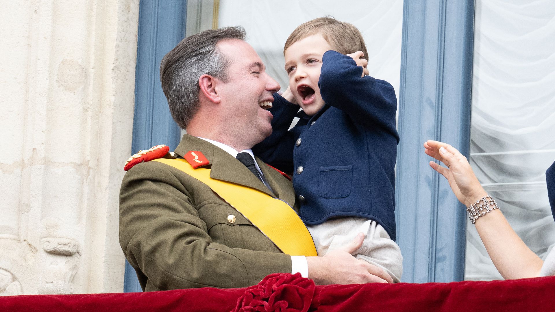 Charles de Luxemburgo protagoniza la foto más tierna del día convirtiéndose en heredero con solo 5 años