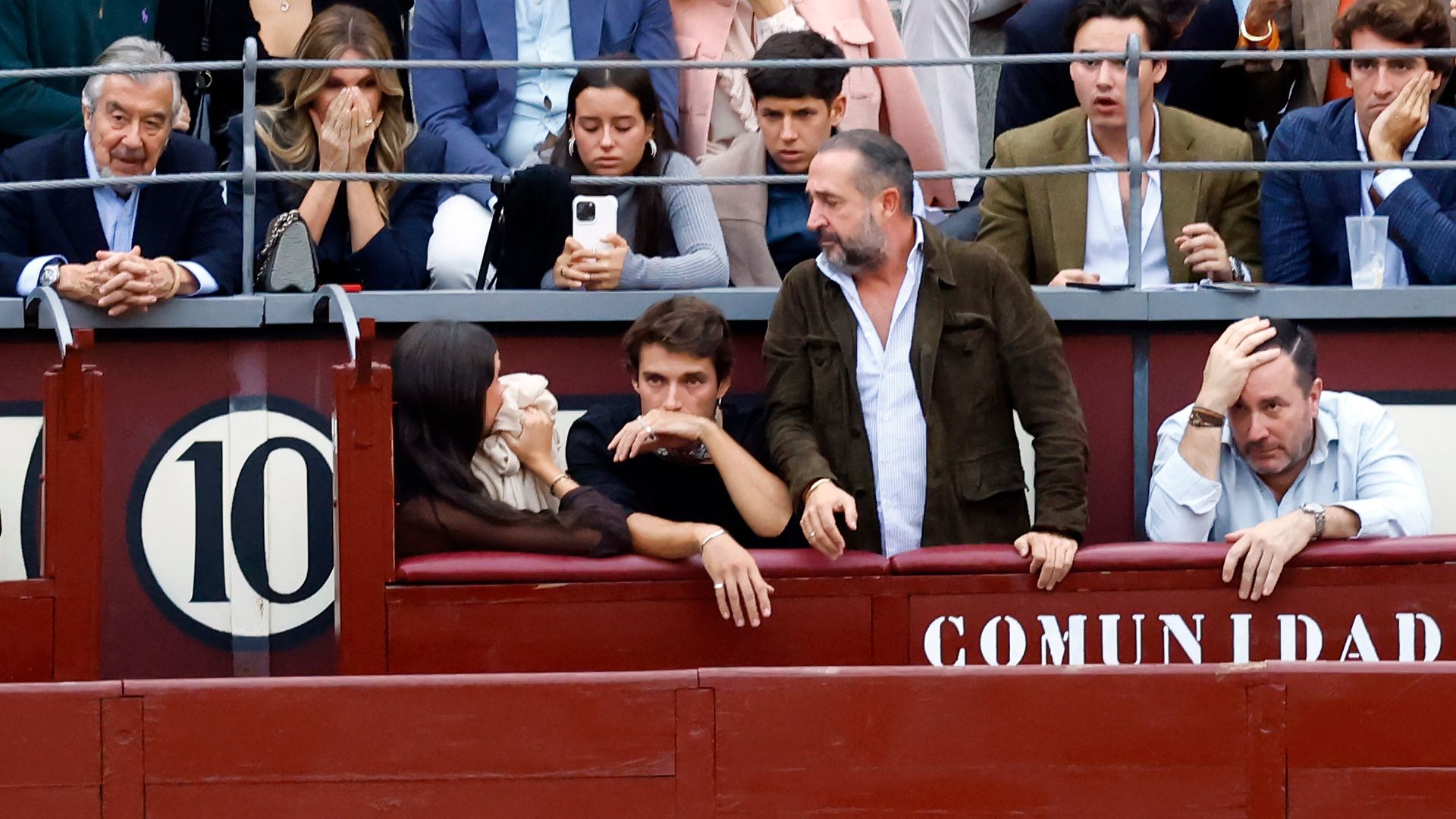 Victoria Federica de Marichalar visiblemente afectada durante la cogida a Andrés Roca Rey en la plaza de toros de Las Ventas, a 6 de octubre de 2024, en Madrid
