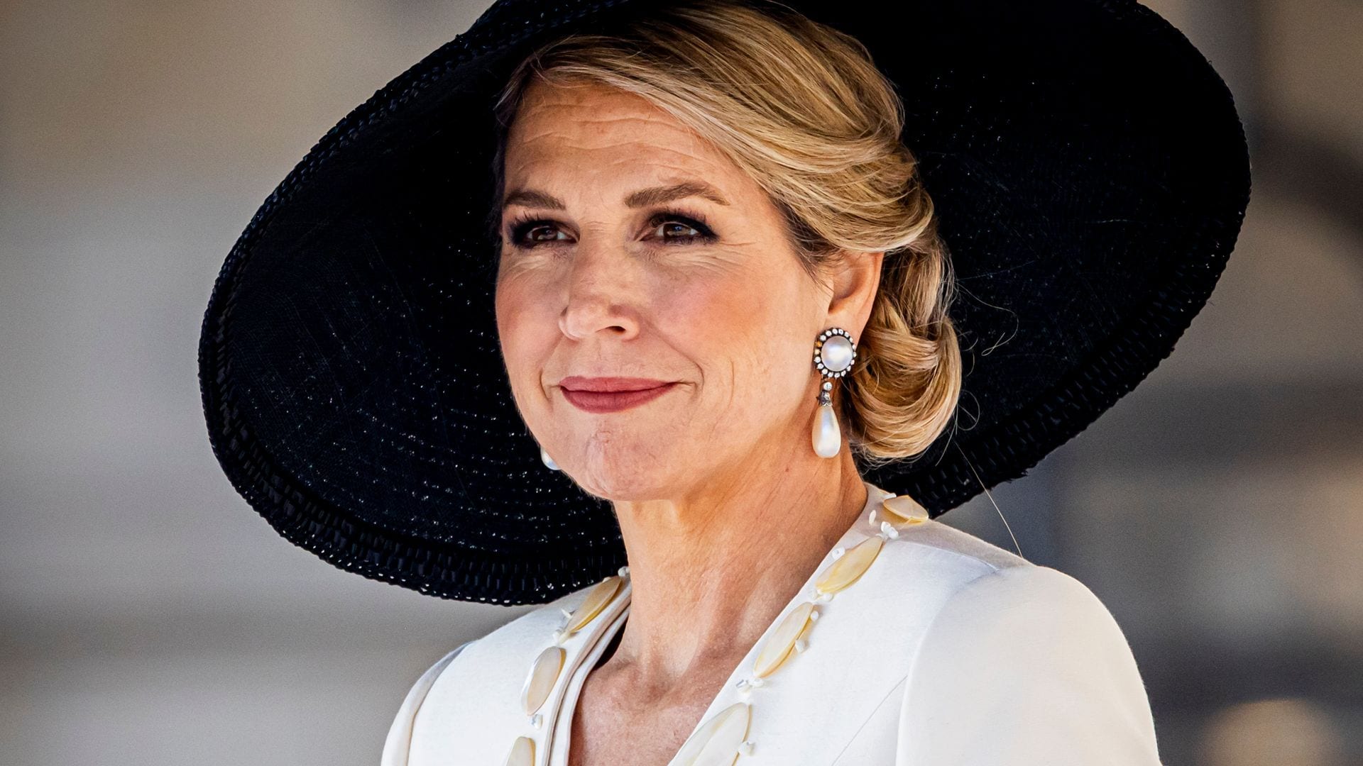 Máxima de Holanda, la reina del fondo de armario: así lleva hoy prendas que estrenó hace 20 años