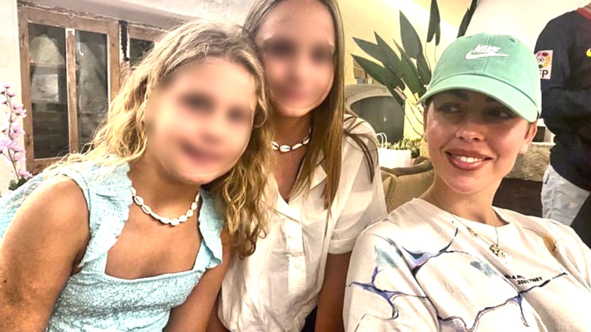 Así ha sido el viaje sorpresa de Georgina Rodríguez y sus hijos a Almería tras deslumbrar en la Mostra de Venecia
