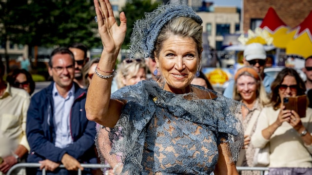 Máxima de Países Bajos con vestido transparente de encaje