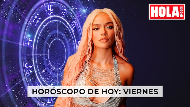 Karol G en primer plano, de fondo, la rueda del zodiaco