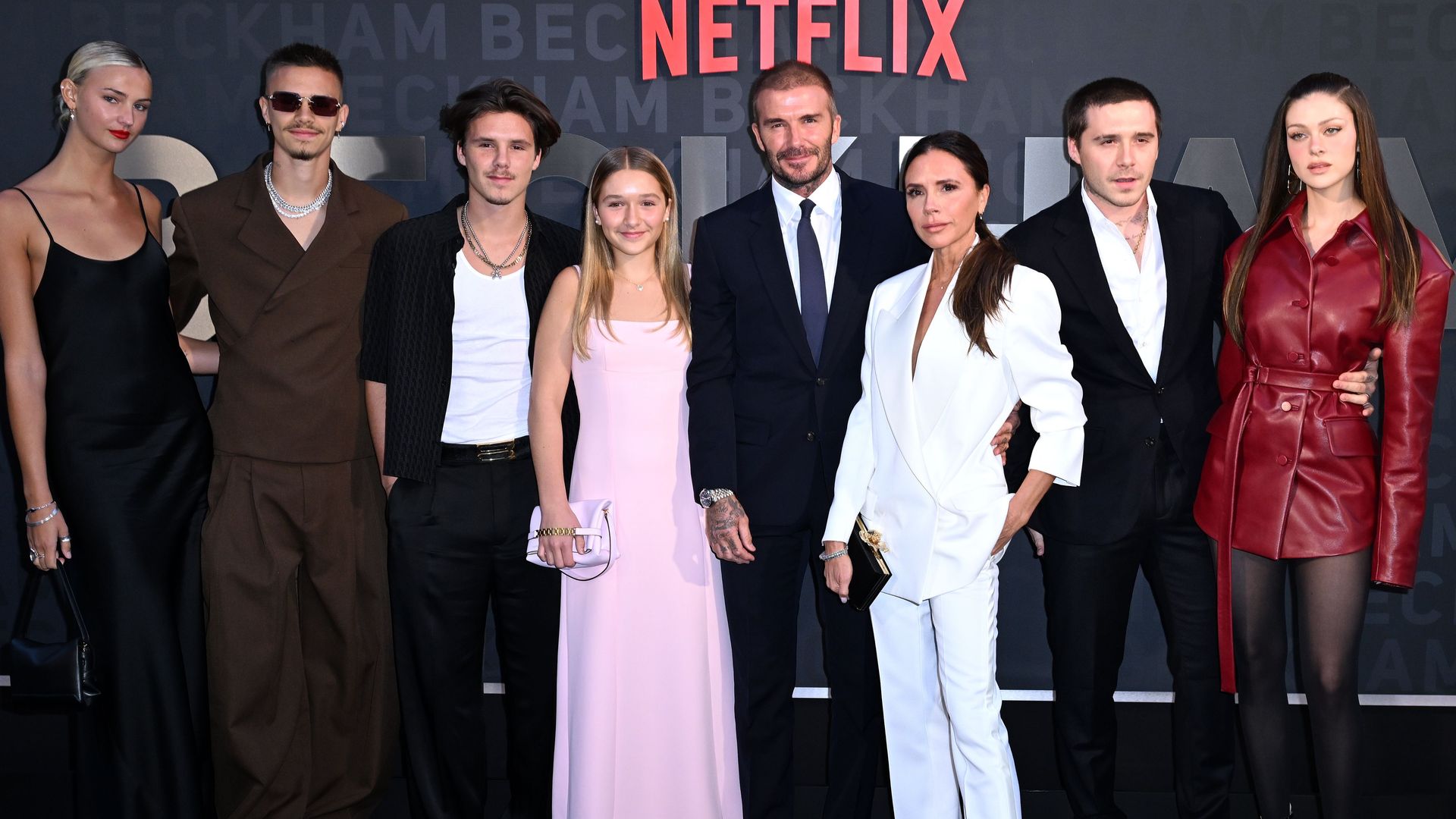 Los Beckham al completo en la premier de 'Beckham' en Netflix, en octubre de 2023.