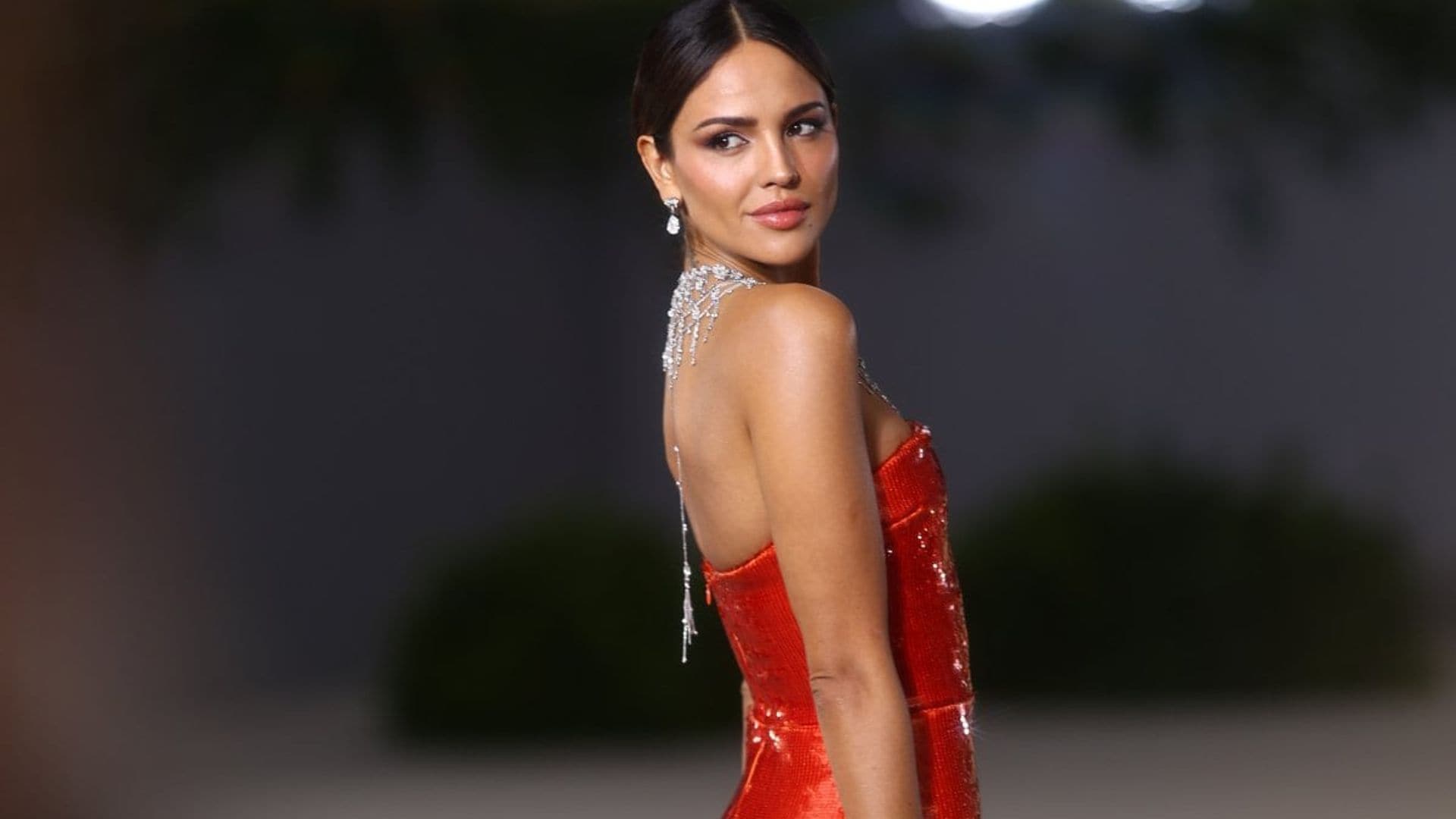 Eiza González y Diego Boneta brillan con sus looks en la Gala del Museo de la Academia