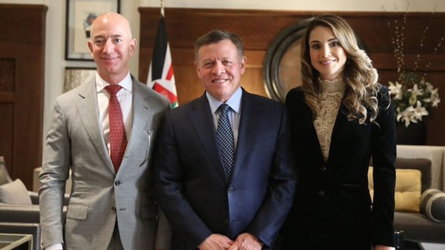 Jeff Bezos, Abdalá y Rania de Jordania en noviembre de 2016 en una reunión en Palacio 