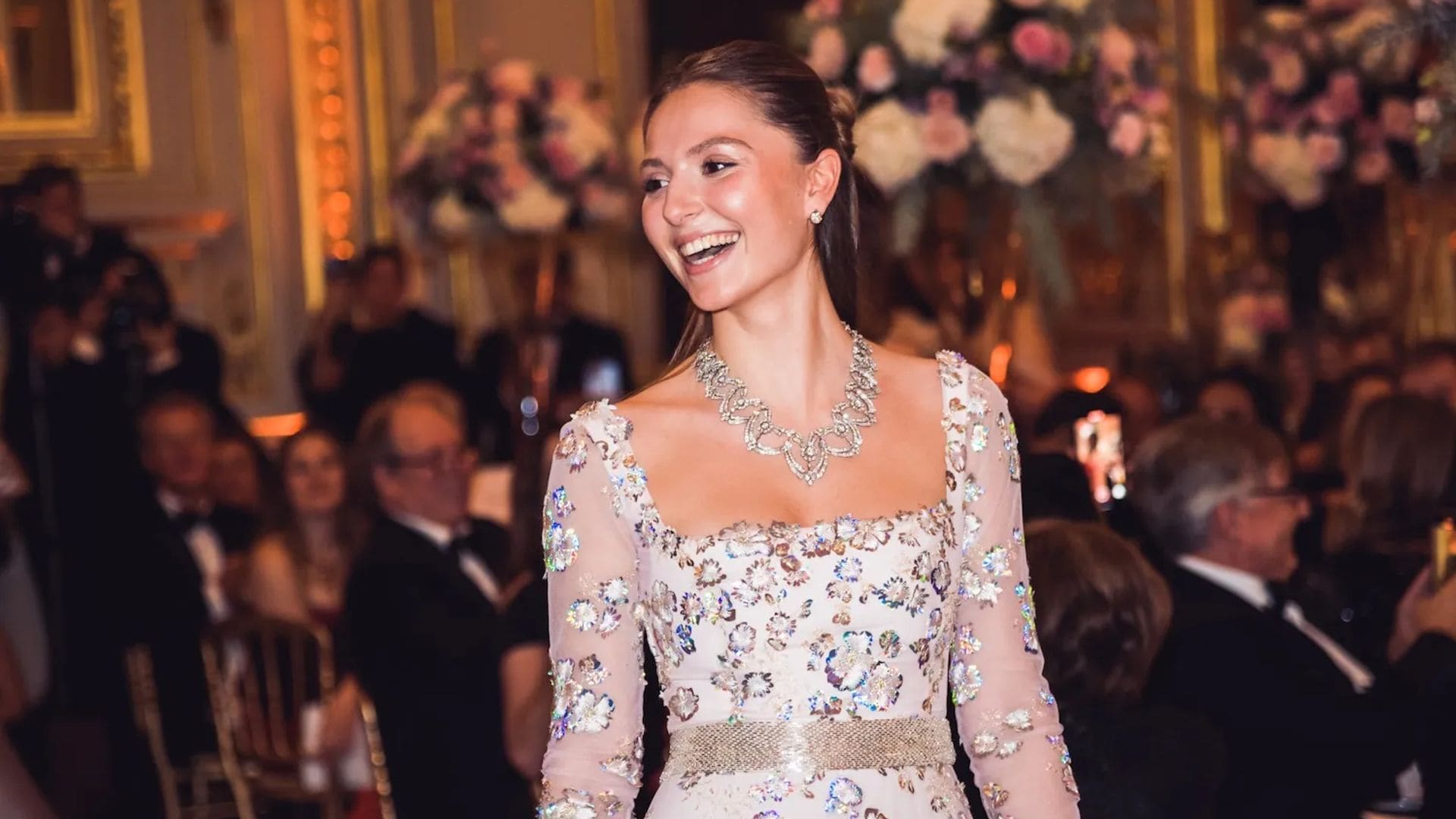 Hélène d'Orleans en Le Bal, el Baile de Debutantes, 2022, París.