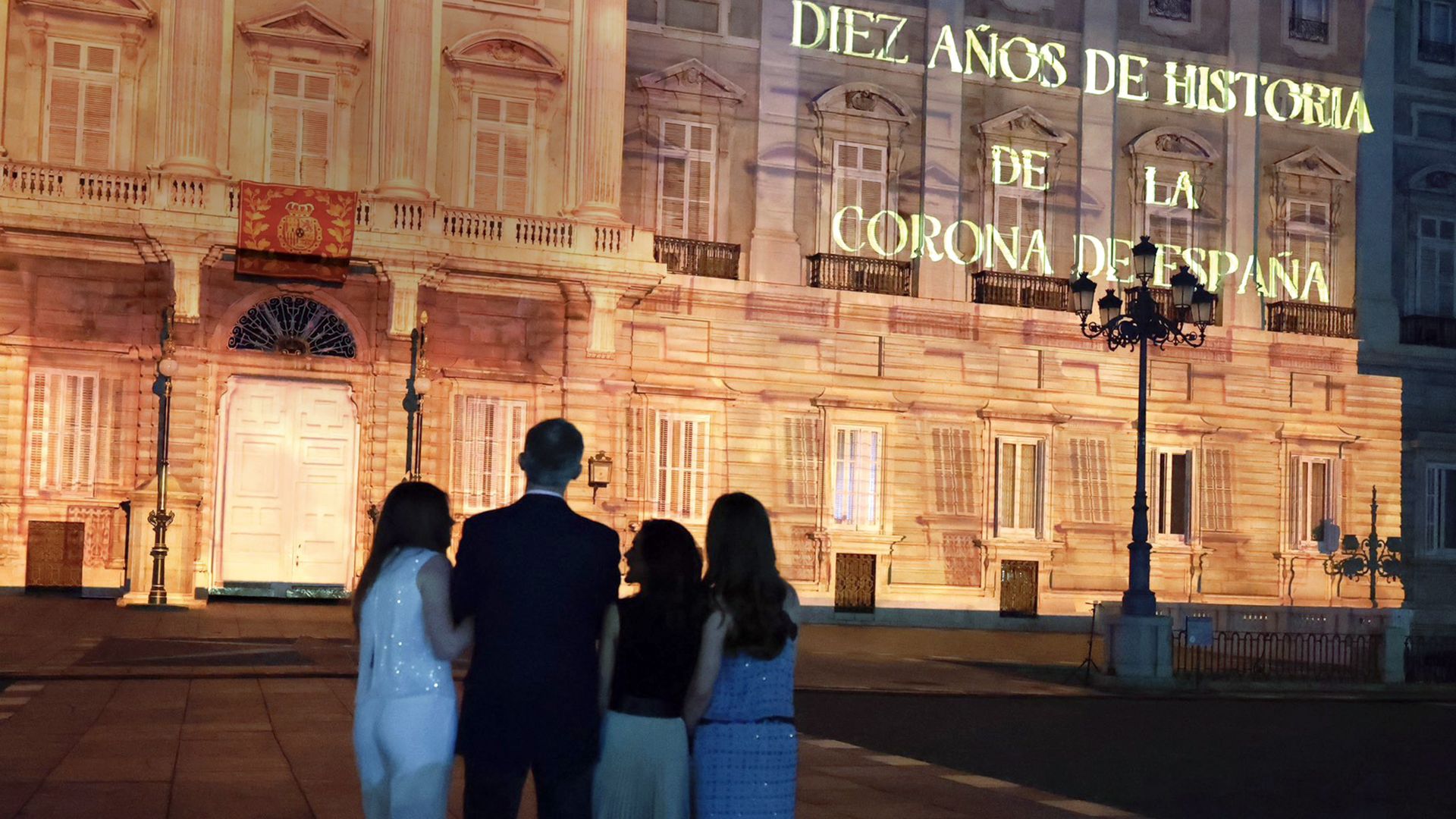 HOLA + 4170 LA FAMILIA REAL EN EL DÉCIMO ANIVERSARIO DE REINADO