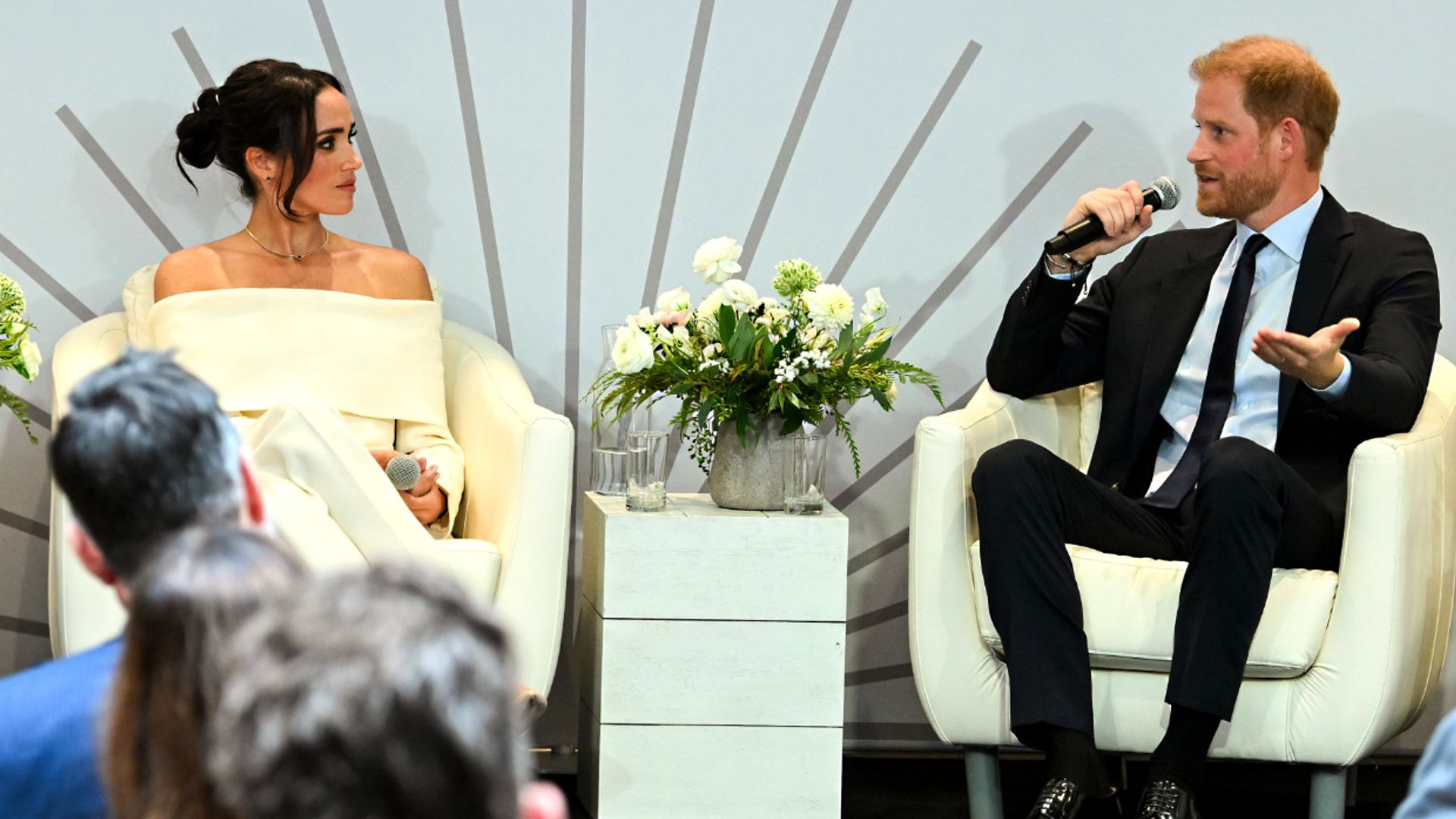 La preocupación de Meghan por sus hijos y otros momentos del debut de los duques de Sussex con su fundación en Nueva York